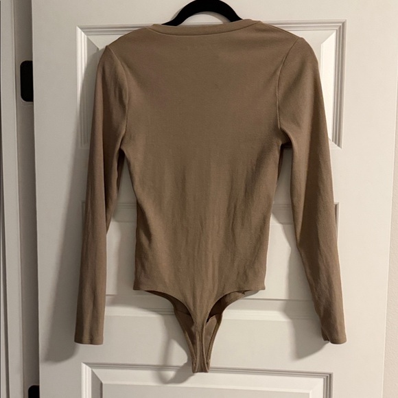 Abercrombie Women's Tan Long Sleeve Bodysuit - Picture 6 of 6